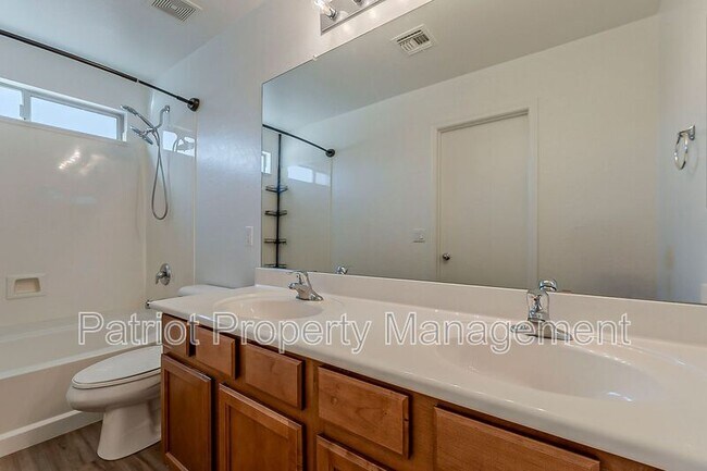 Building Photo - 13930 W Country Gables Dr