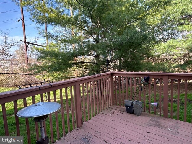 Building Photo - 445 Fort Hill Cir