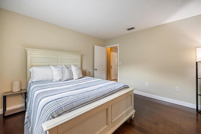 Building Photo - 818 Plum Tree Ln