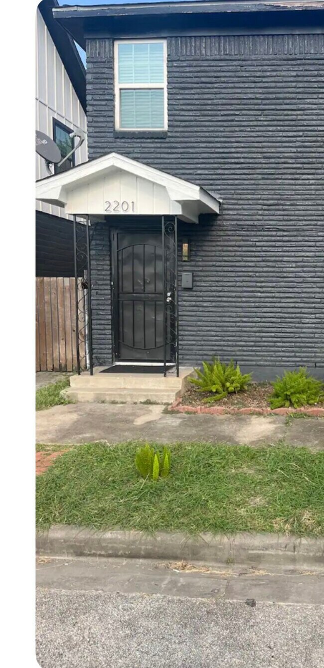 Building Photo - 2201 Nettleton St