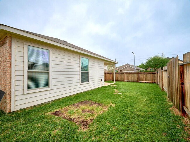 Building Photo - 1426 S Maple Dr