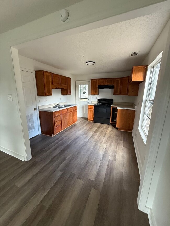 Primary Photo - 3 Bedroom 1 Bath home in Millington