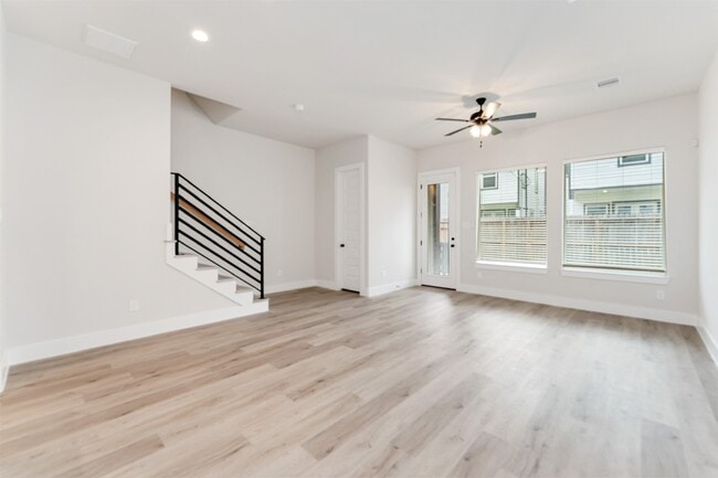 Building Photo - 108 W 44th St