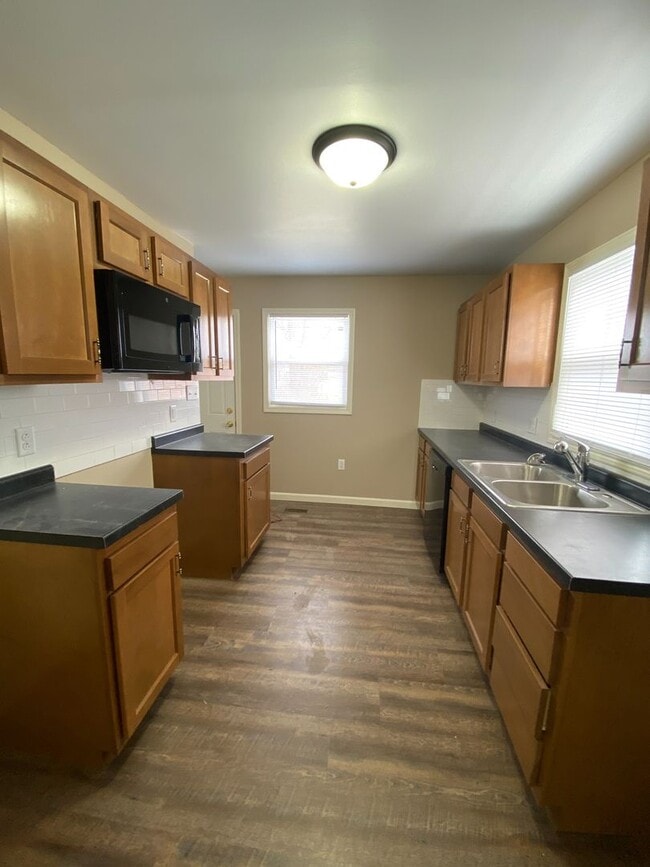 Building Photo - 4805 Spatz Ave