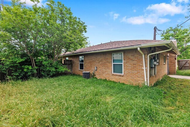 Building Photo - 1210 Glenda Dr