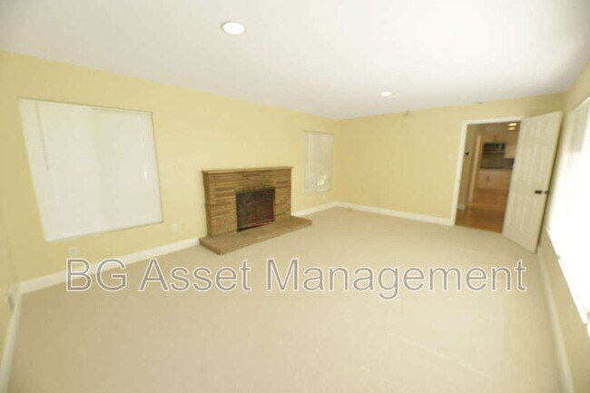 Building Photo - 3830 Twin Oaks Way