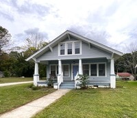 Building Photo - Charming 3 bedroom/1.5 bathroom REMODELED ...