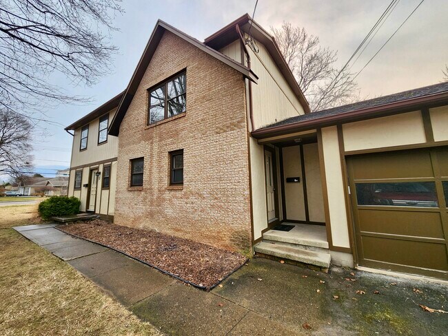 Building Photo - 34 Orchard St