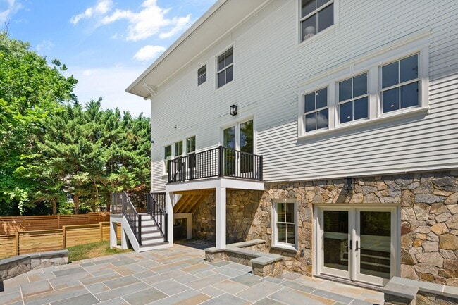 Building Photo - 5022 Cathedral Ave NW