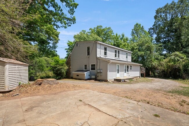 Building Photo - Lovely Two-Story West Asheville Apartment