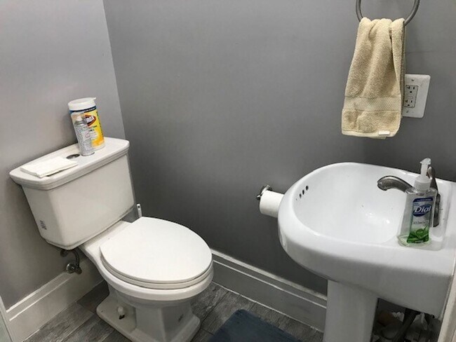 Building Photo - 2134 E Carson St