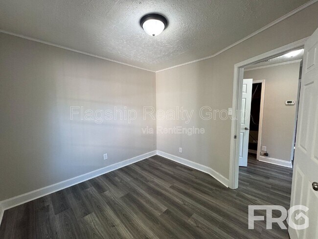 Building Photo - 610 3rd St