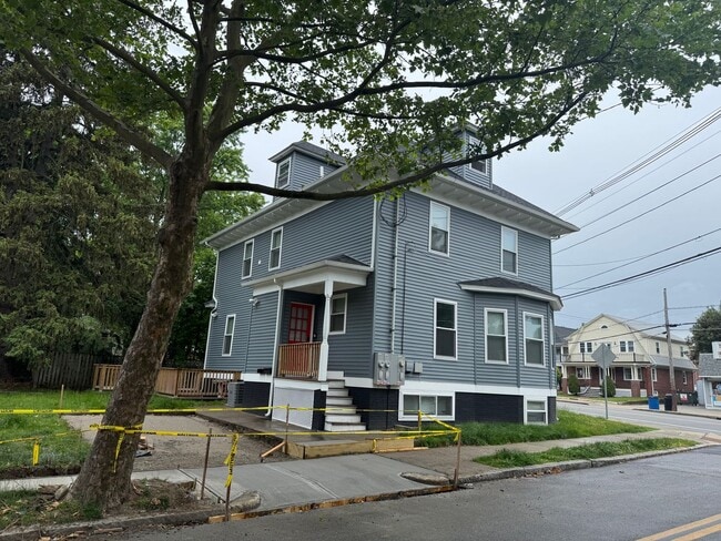 Building Photo - 974 Smith St