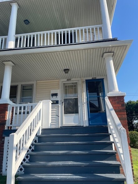 Building Photo - 4127 Clybourne Ave