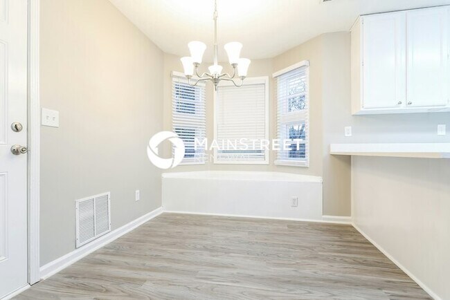 Building Photo - 3 Bedroom Pet-Friendly Home in Stone Mountain, GA with Main Street Renewal