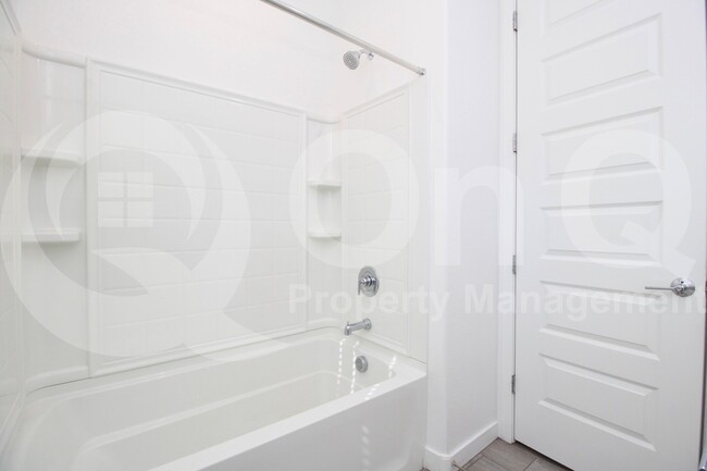Building Photo - 8923 W Solano Dr