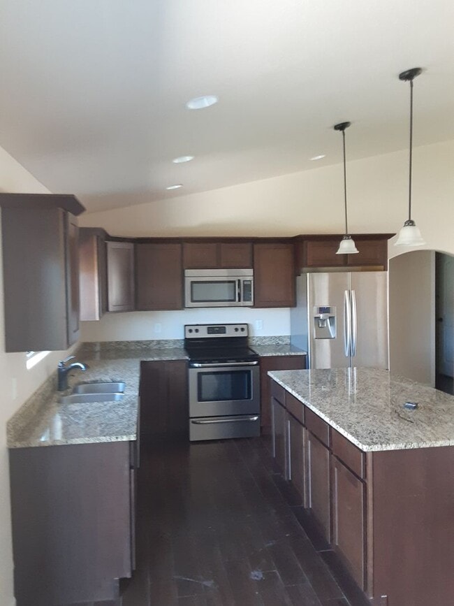 Primary Photo - 3 Bedroom, 2 Bath Home with Attached 2-Car...