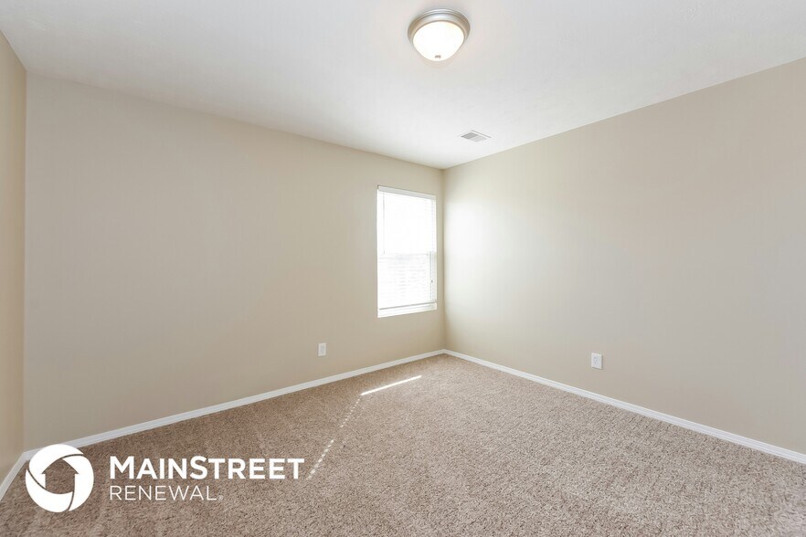 Building Photo - 2856 Park Knoll Dr