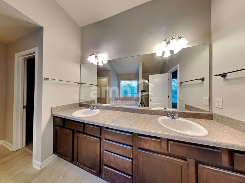 Building Photo - 1276 Key Manor Ln