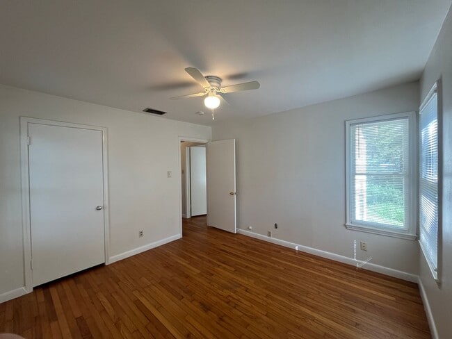 Building Photo - Three Bedroom in Collier Subdivision!!