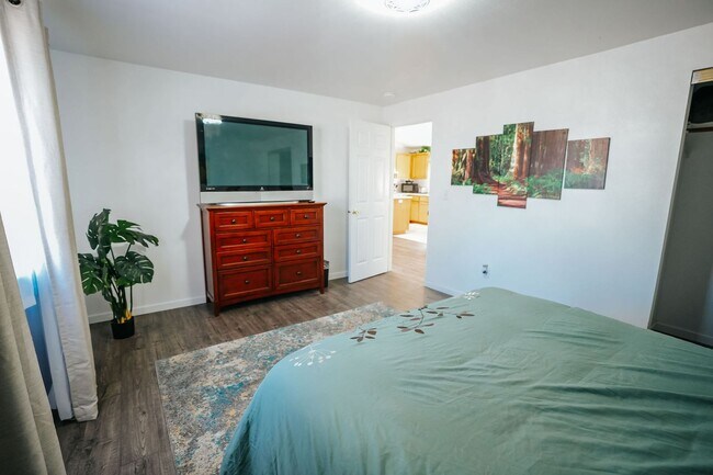 Building Photo - 4190 Hillside Ct