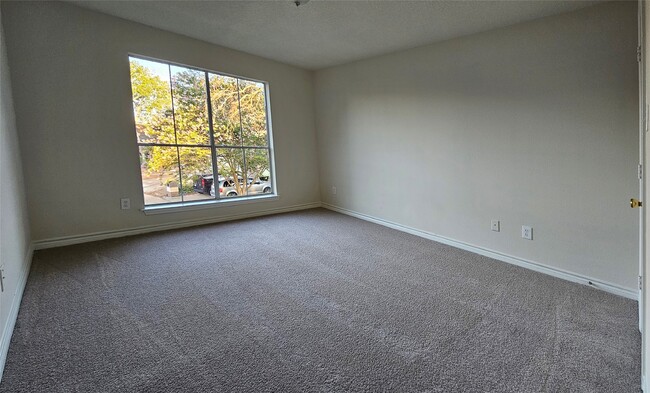 Building Photo - 2202 Cherry Hill Ct