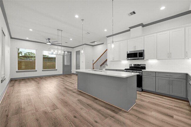 Building Photo - 4019 Stassen St