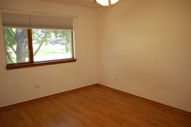 Building Photo - 5S070 Pebblewood Ln