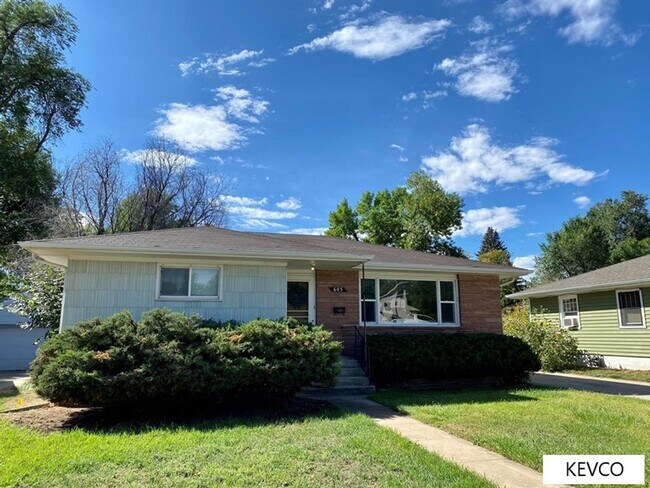 Primary Photo - Roomy Three Bedroom Home with Yard!