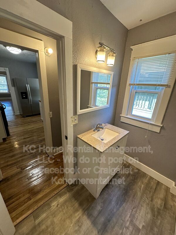 Building Photo - 5233 E 6 St