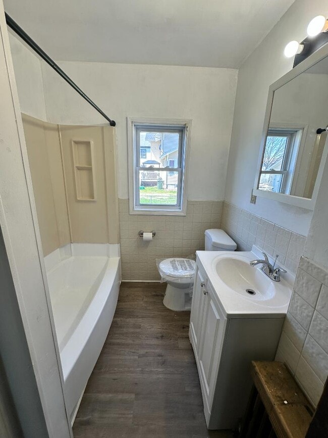 Building Photo - 612 7th St