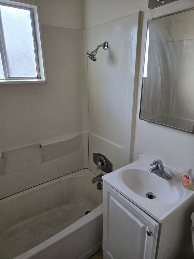 Building Photo - 61ocea