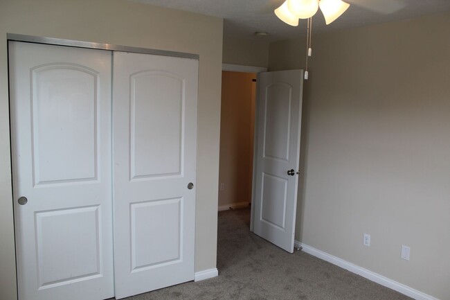 Building Photo - Maintenance Free Living in this 3 BR Condo...