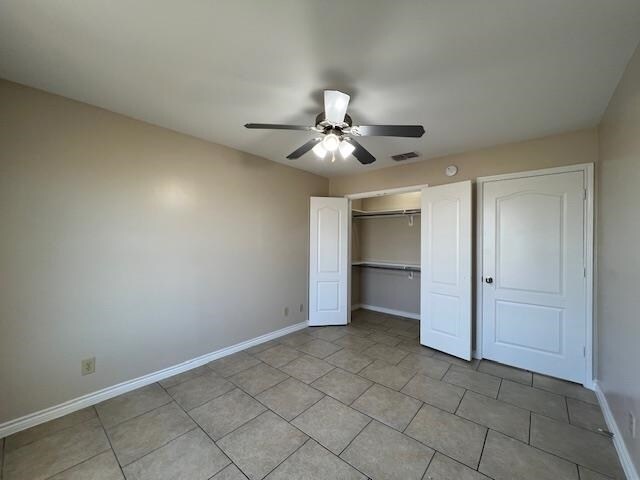 Building Photo - 2720 Camelot Dr