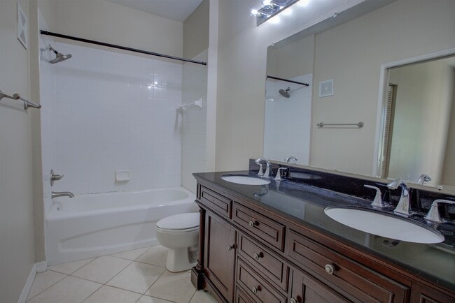 Building Photo - 520 Florida Club Blvd