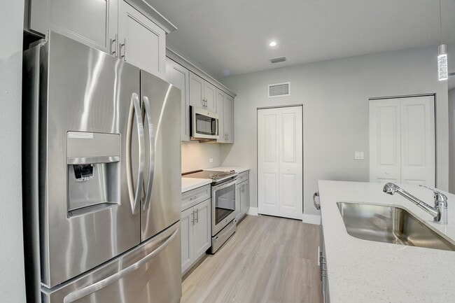 Building Photo - Frederick Isles Townhomes - Delray Beach