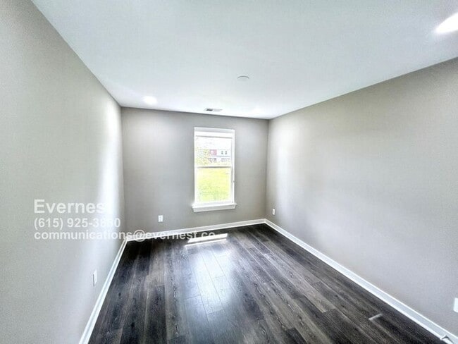 Building Photo - Lovely 3-Bedroom Townhome in a Convenient ...