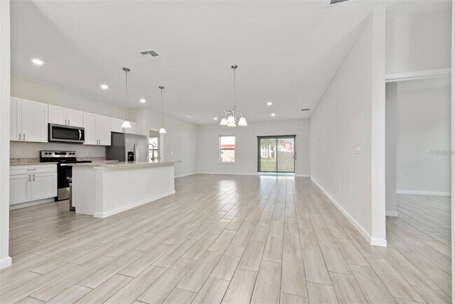 Building Photo - 719 Martin Ln