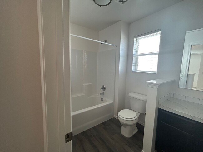 Building Photo - 3 Bedroom plus Loft For Rent! Victory Sout...
