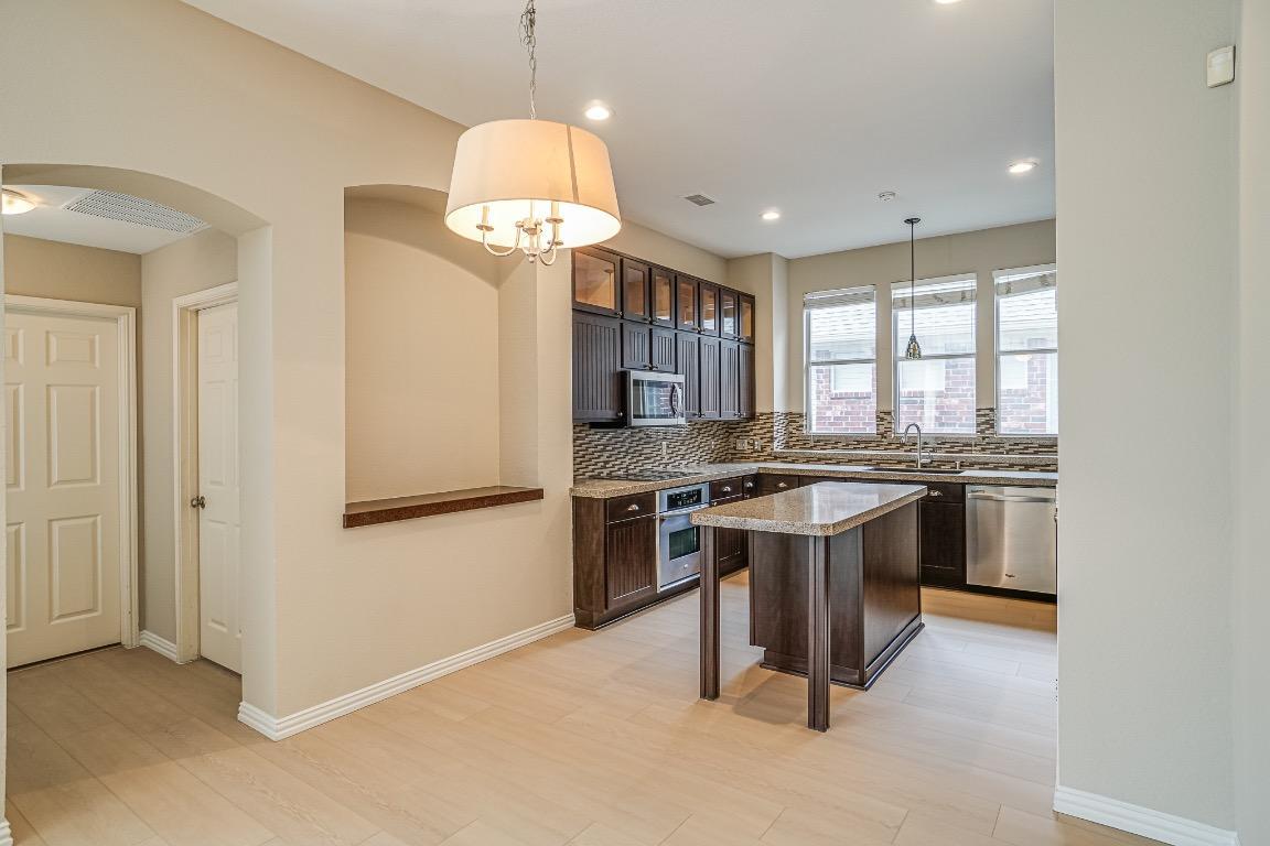 Building Photo - 9142 Crenshaw Ln