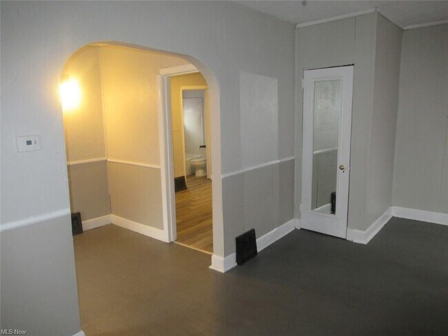 Building Photo - 133 W Jackson St