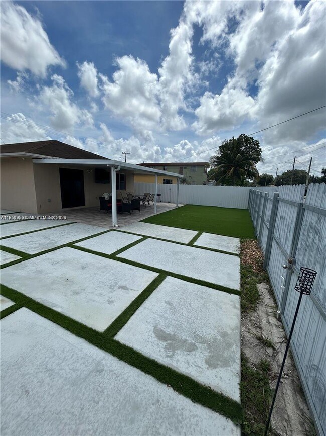 Building Photo - 1825 NW 154th St