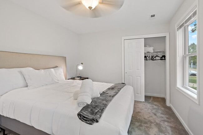 Building Photo - 6532 Summerton Way