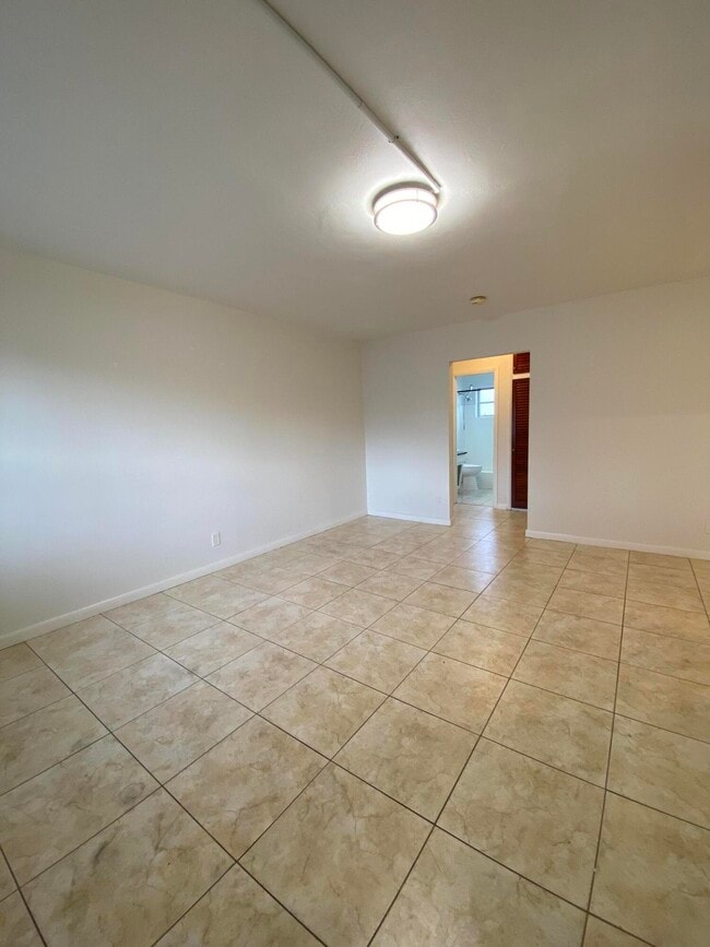 Building Photo - 1500 S 20th Ave