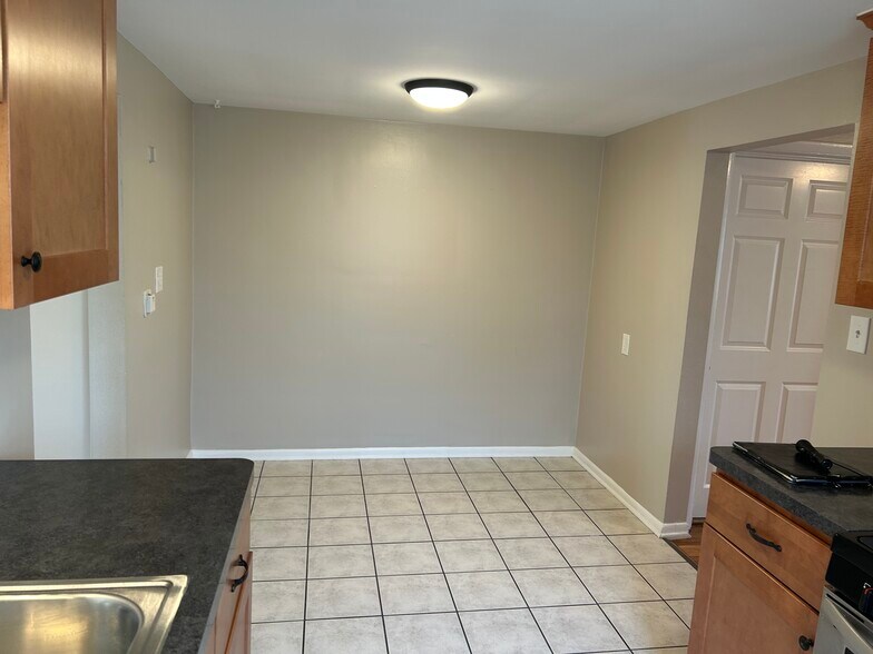 Building Photo - 94 Hinchey Ave