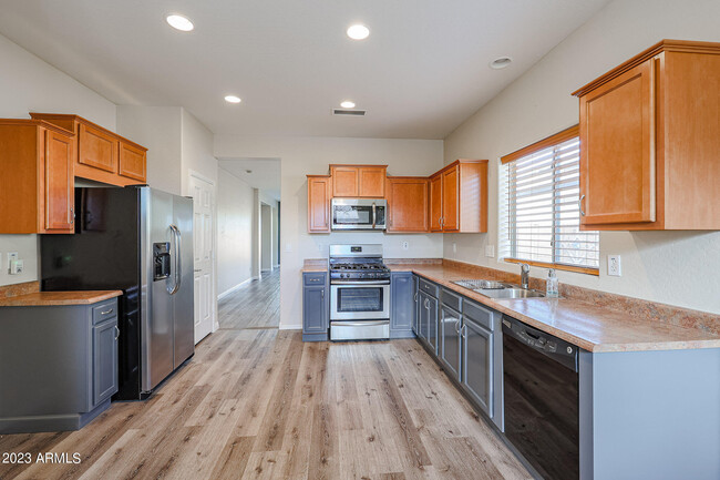 Building Photo - 20500 N 262nd Ave