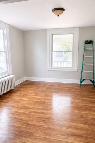 Building Photo - 8 Cherry St