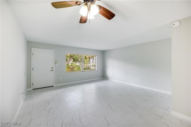 Building Photo - 3225 E Riverside Dr