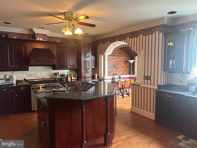 Building Photo - 16451 Elmwood Farm Rd