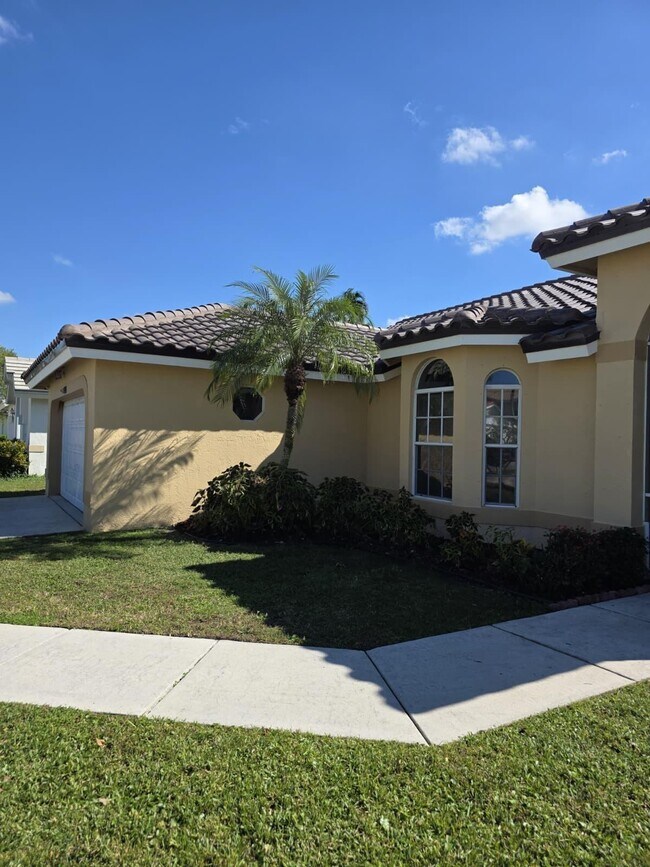 Building Photo - 5220 Rosen Blvd